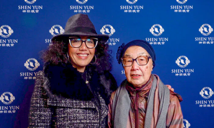Denyse and Alyce Jones attend Shen Yun Performing Arts at the War Memorial Opera House in San Francisco, Calif., on Dec. 3, 2022. (NTD Television)