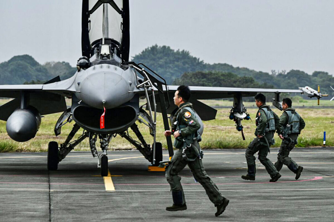 Taiwan Should Destroy Island’s Semiconductor Plants If China Invades, Paper Says