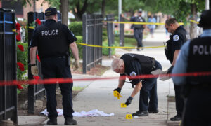 5 Dead , 16 Injured During Mass Shooting at Chicago-Area July 4 Parade