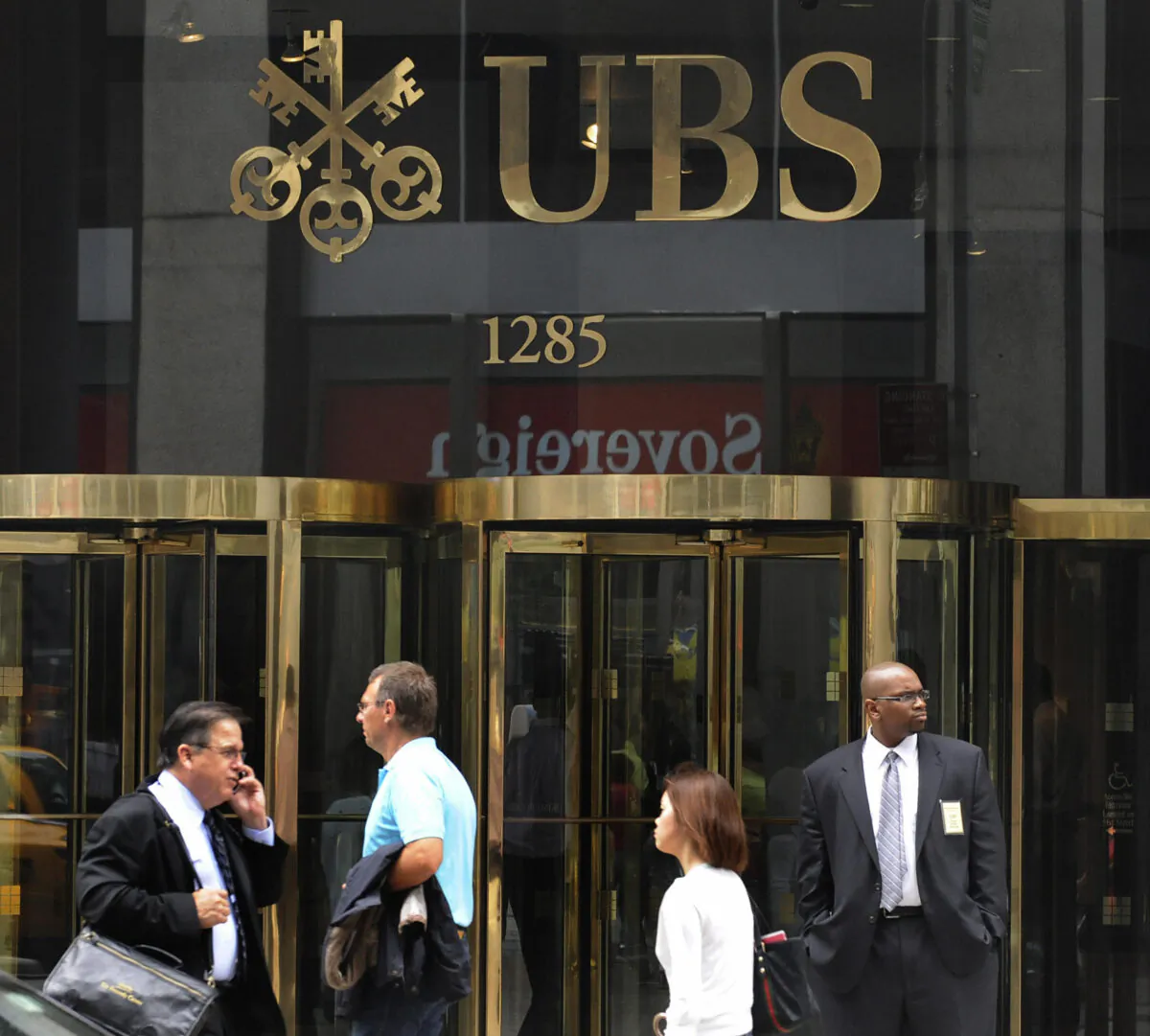 The US corporate headquarters of UBS in New York July 31, 2009. (TIMOTHY A. CLARY/AFP via Getty Images)