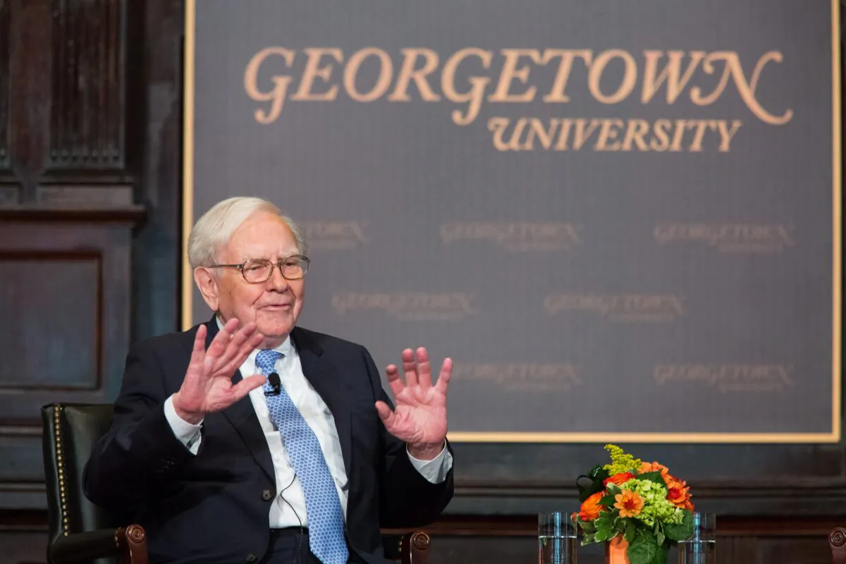 Warren Buffett, chairman of the board and CEO of Berkshire Hathaway, speaks in Gaston Hall at Georgetown University in Washington, D.C., on Sept. 19, 2013. (Drew Angerer/Getty Images)
