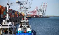 Canada Posts Biggest Trade Surplus for 13 Years, Exports Offset Flood Impact
