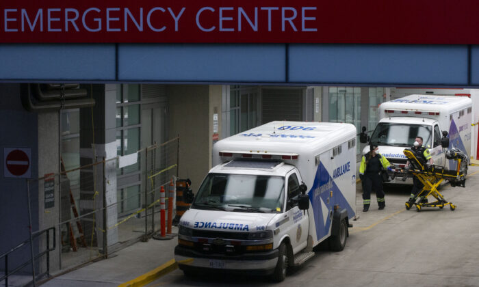 Paramedics push a gurney towards an ambulance  outside a Toronto Hospital  on Jan.  5, 2022. (The Canadian Press/Chris Young)