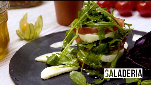 Saladeria : Salad with Tofu and Kiwi