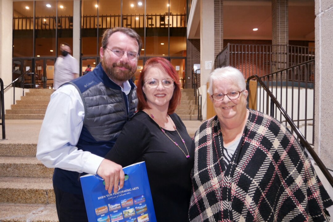 James May with his wife Jennifer and mother Anna at the Shen Yun Performing Arts performance at Johnny Mercer Theatre at the Savannah Civic Center in Savannah, Ga., on Jan. 5, 2022. (Sherry Dong/The Epoch Times)