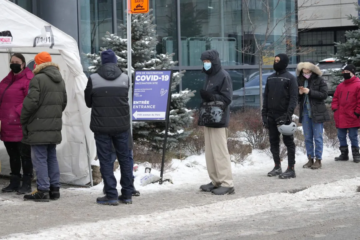 People lineup at a COVID-19 vaccination site in Montreal on Jan. 4, 2022. (The Canadian Press/Ryan Remiorz)