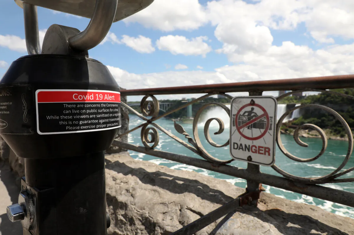 A COVID-19 warning sign is seen in Niagara Falls, Ont., on July 14, 2020. (The Canadian Press/Colin Perkel)