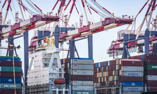US Manufacturers Still Struggle With Supply Chain, Expect Slower Holiday Season: Report