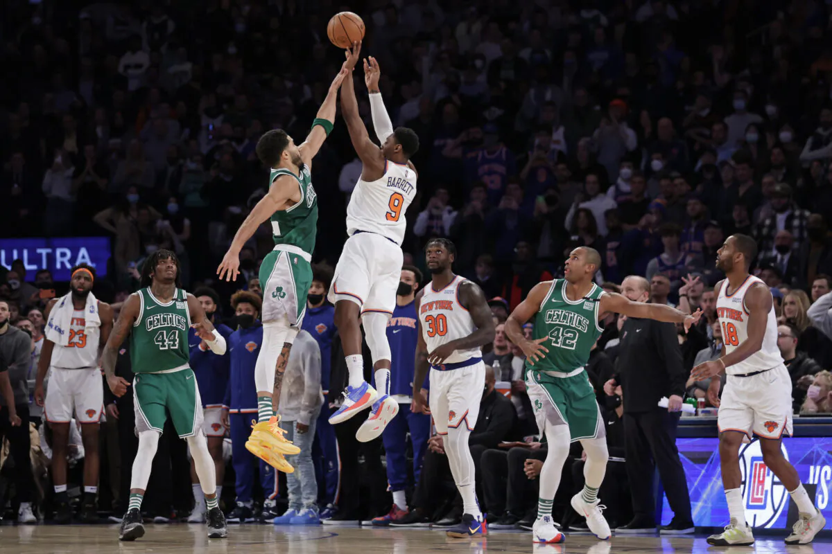 New York Knicks guard RJ Barrett (9) makes the game-winning 3-point basket in front of Boston Celtics forward Jayson Tatum during an NBA basketball game, in New York City, Jan. 6, 2022. (Adam Hunger/AP Photo)