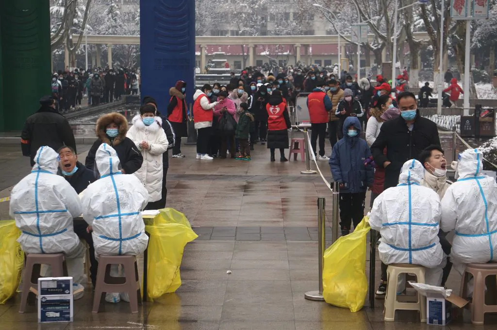Residents queue to be swabbed for COVID-19 testing as part of a mass testing programme in Zhengzhou on January 5, 2022.  (STR/CNS/AFP via Getty Images)