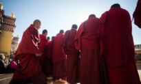 Chinese Regime Forces Monks and Tibetans to Witness the Demolition of Buddha Statue
