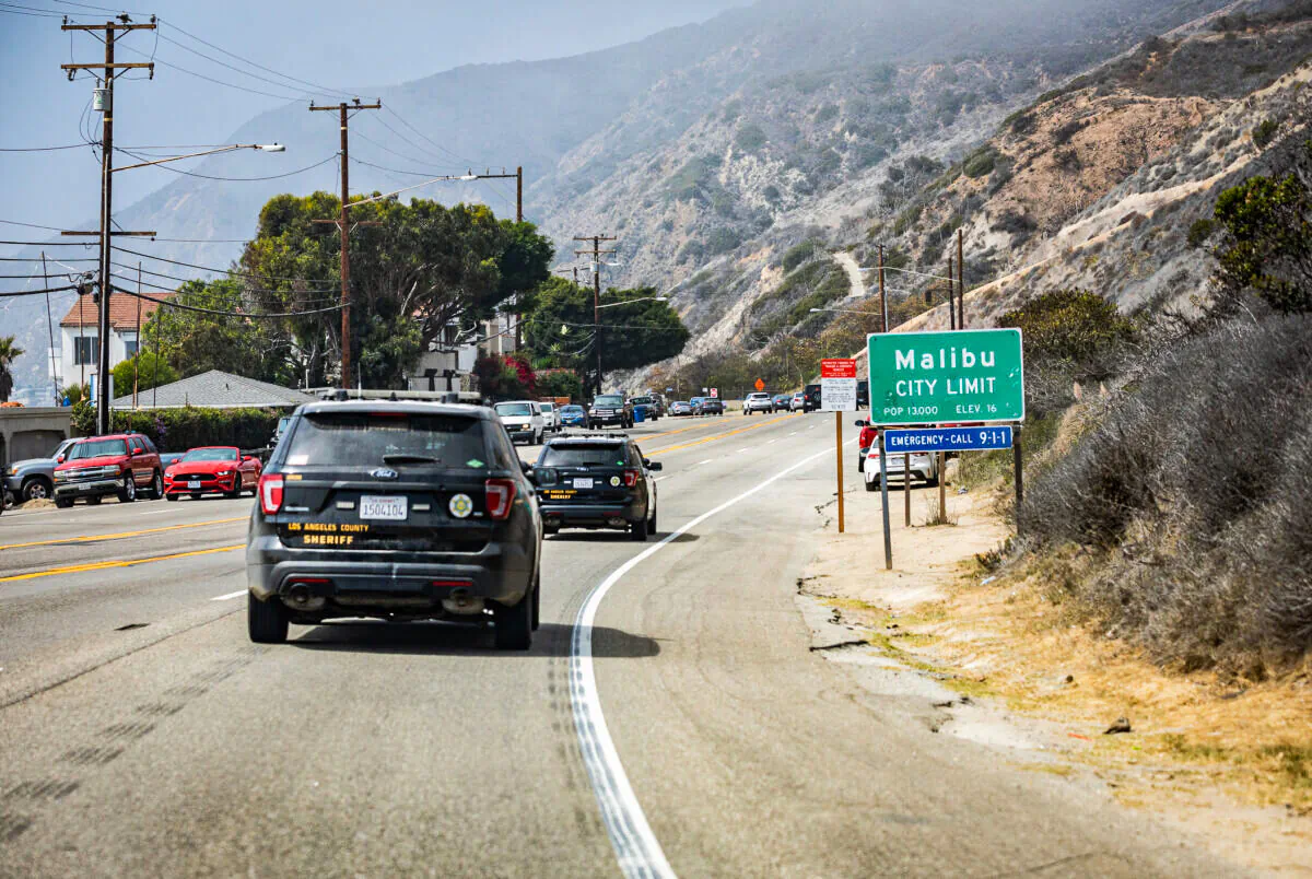 Members of the Los Angeles Sheriff's Department Homeless Outreach Services Team (HOST) and the Los Angeles Services Authority travel to connect with the homeless population in Malibu, Calif., on Sept. 23, 2021. (John Fredricks/The Epoch Times)
