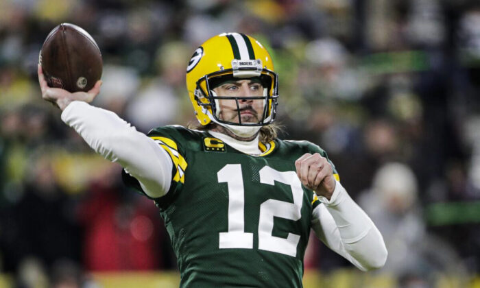 Green Bay Packers' Aaron Rodgers throws during the first half of an NFL football game against the Minnesota Vikings in Green Bay, Wis., on Jan. 2, 2022,  (Aaron Gash/AP Photo)