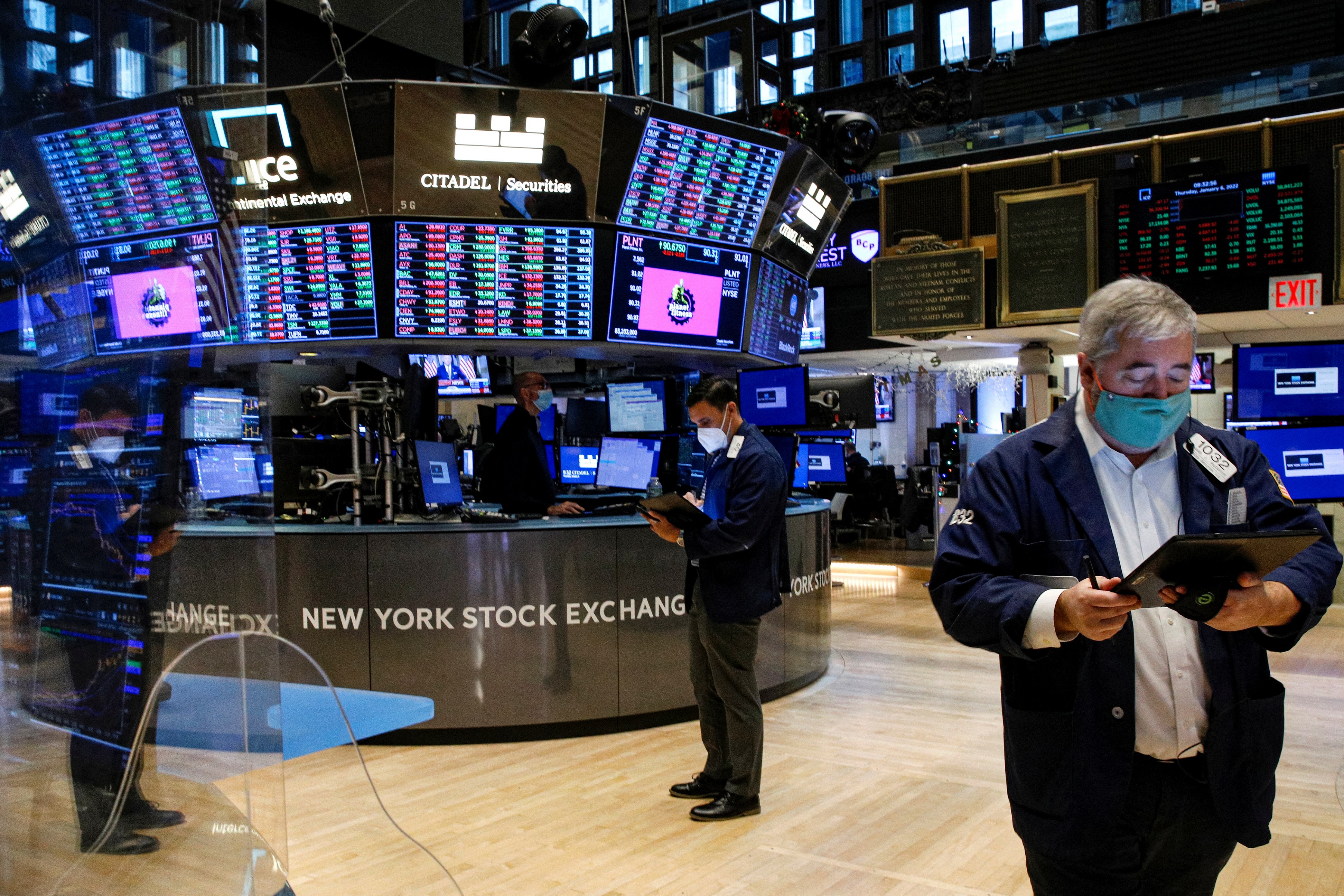 Wall Street Posts Declines for First Week of 2022; Nasdaq Has Worst Week Since Feb - Vimarsana News