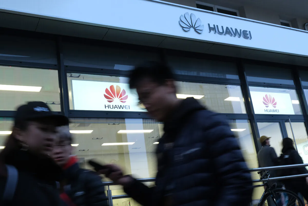 People walk past a Huawei customer service center on March 12, 2019 in Berlin, Germany. (Sean Gallup/Getty Images)