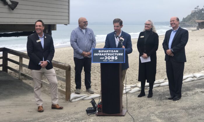 Rep. Mike Levin (D-Calif.) (C) stands with San Clemente Mayor Pro Tem Chris Duncan (L), and Councilwoman Kathy Ward (2nd R), as well as San
Clemente Downtown Business Association Chair Chris Aitken (R) as he speaks in San Clemente, Calif., on Jan. 7, 2022. (Brandon Drey/The Epoch Times)