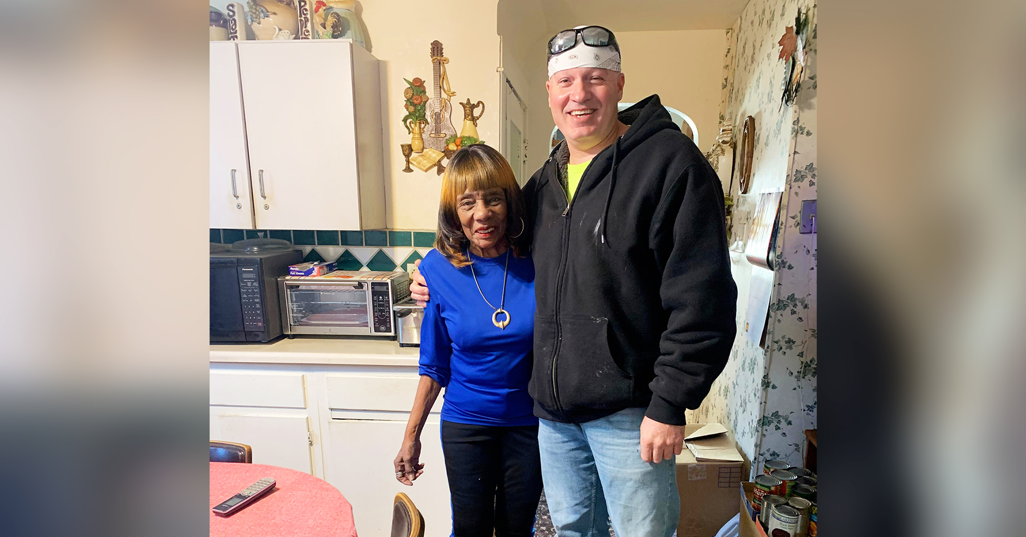Illinois Landlord Gives House to Longtime Elderly Lady Tenant for the Second Year in a Row - Vimarsana News