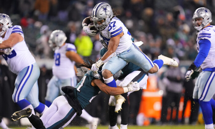 JaQuan Hardy #37 of the Dallas Cowboys runs with the ball for a touchdown in the fourth quarter of the game against the Philadelphia Eagles at Lincoln Financial Field, in Philadelphia, on Jan. 8, 2022. (Mitchell Leff/Getty Images)
