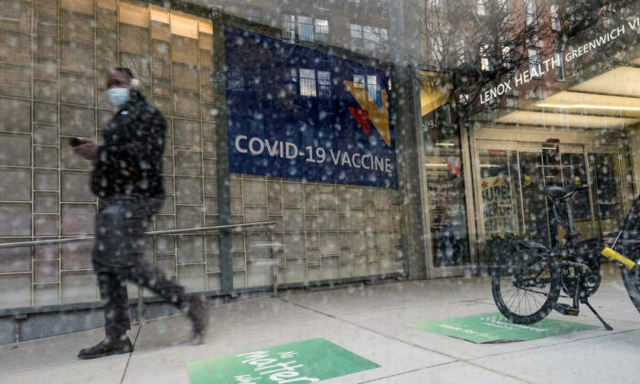 A sign outside of a hospital advertises the COVID-19 vaccine in New York City on Nov. 19, 2021. (Spencer Platt/Getty Images)