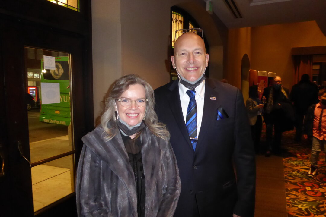 Robin and Andrew Miller at the Shen Yun Performing Arts performance at The Hippodrome Theatre on Jan. 8, 2022. (Frank Liang/The Epoch Times)