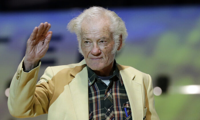 Don Maynard is introduced before the inaugural Pro Football Hall of Fame Fan Fest at the International Exposition Center in Cleveland, Ohio, on May 2, 2014. (Mark Duncan/AP Photo)