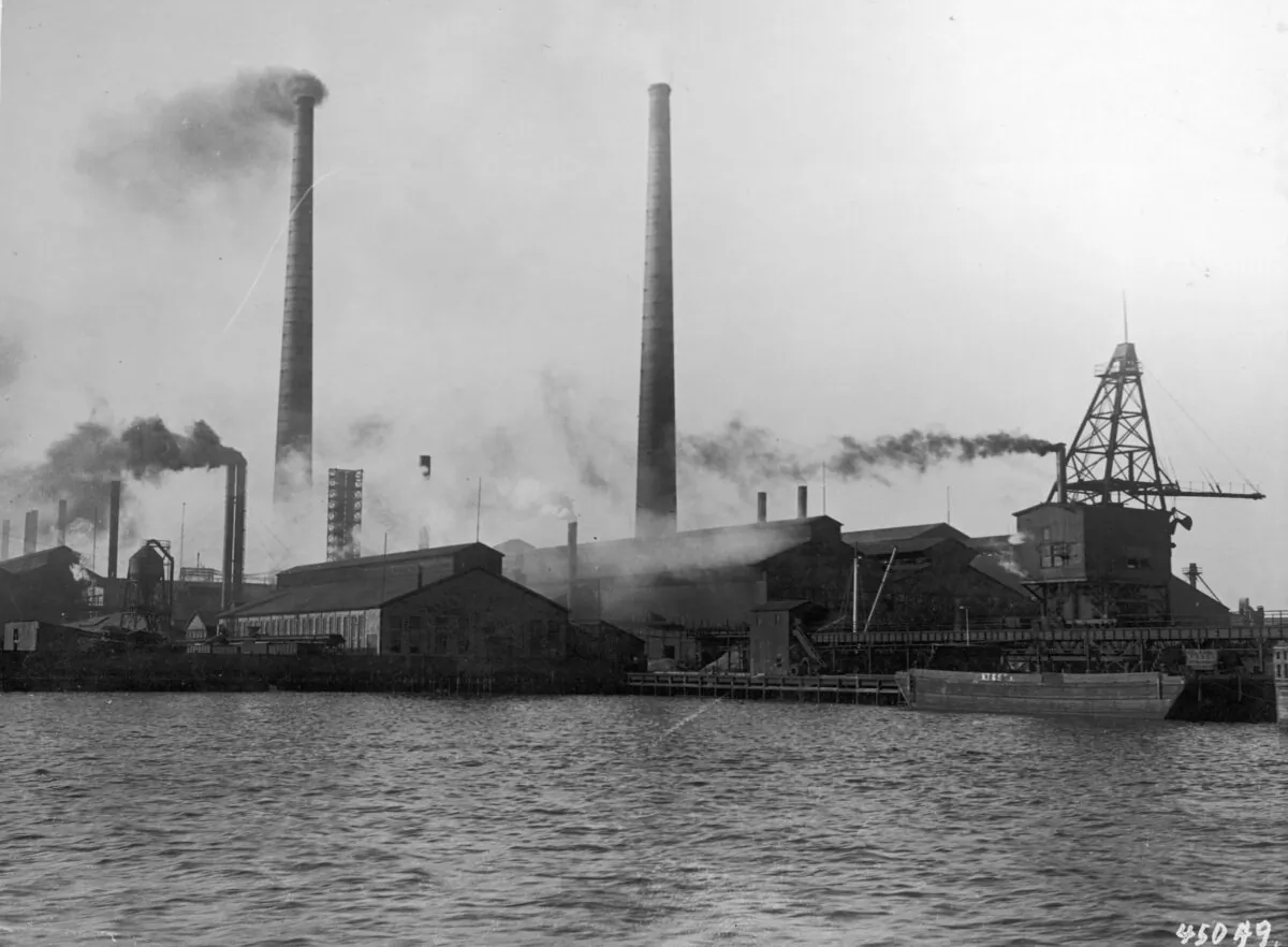 View of a Standard Oil plant, which is located on a wharf, circa 1915. (Edwin Levick/Hulton Archive/Getty Images)