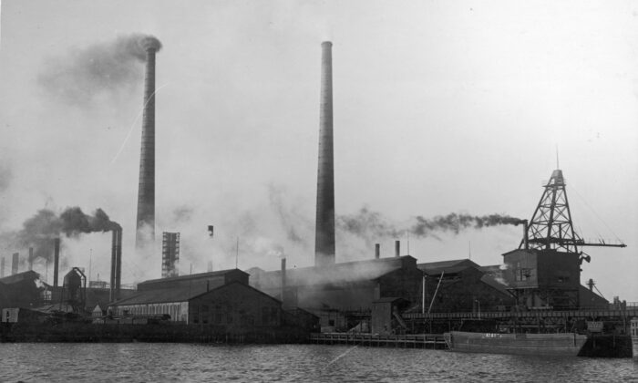 View of a Standard Oil plant, which is located on a wharf, circa 1915.  (Edwin Levick/Hulton Archive/Getty Images)