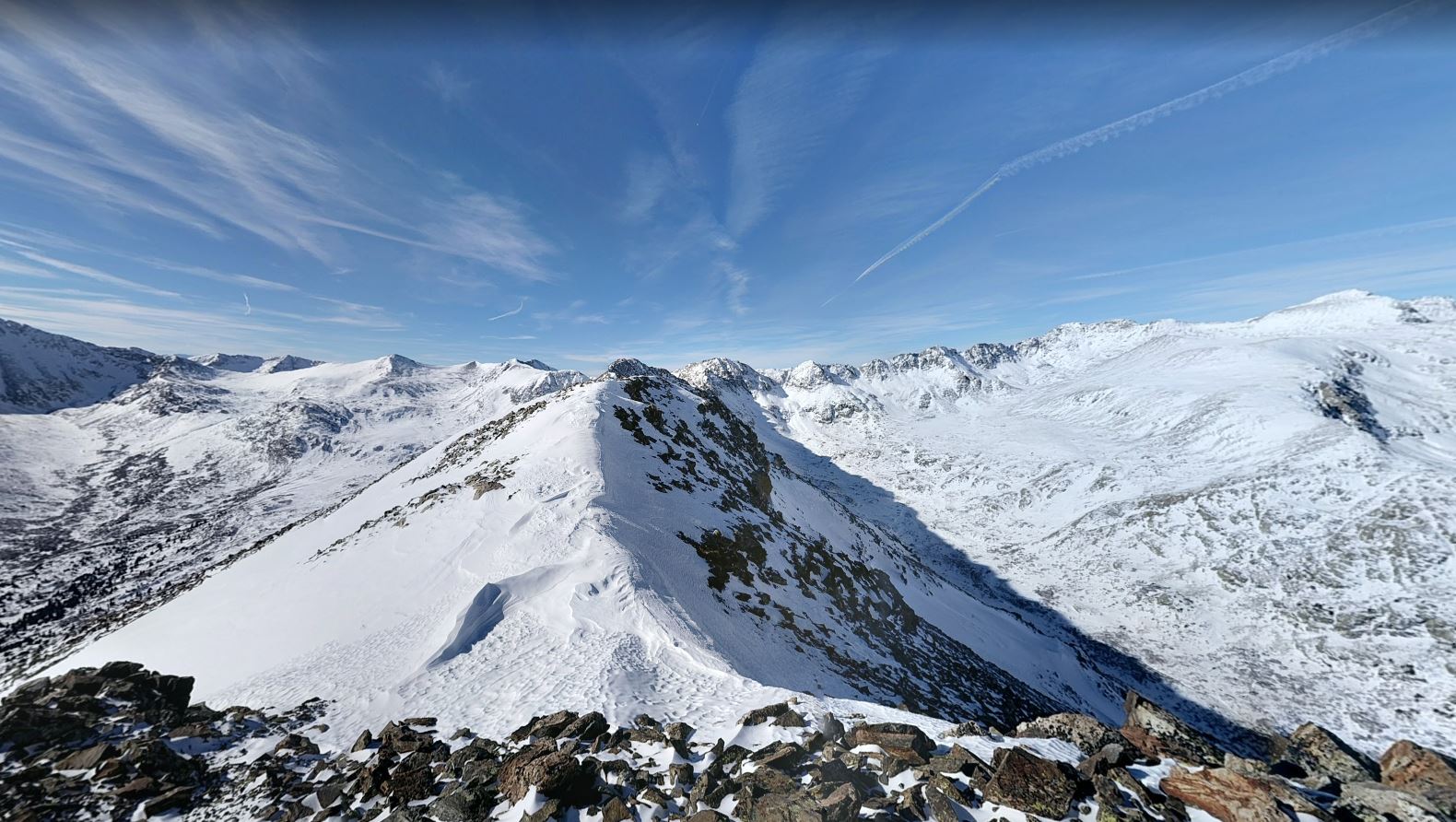 Avalanche in Colorado Mountains Kills 2 Snowshoers and Dog - Vimarsana News