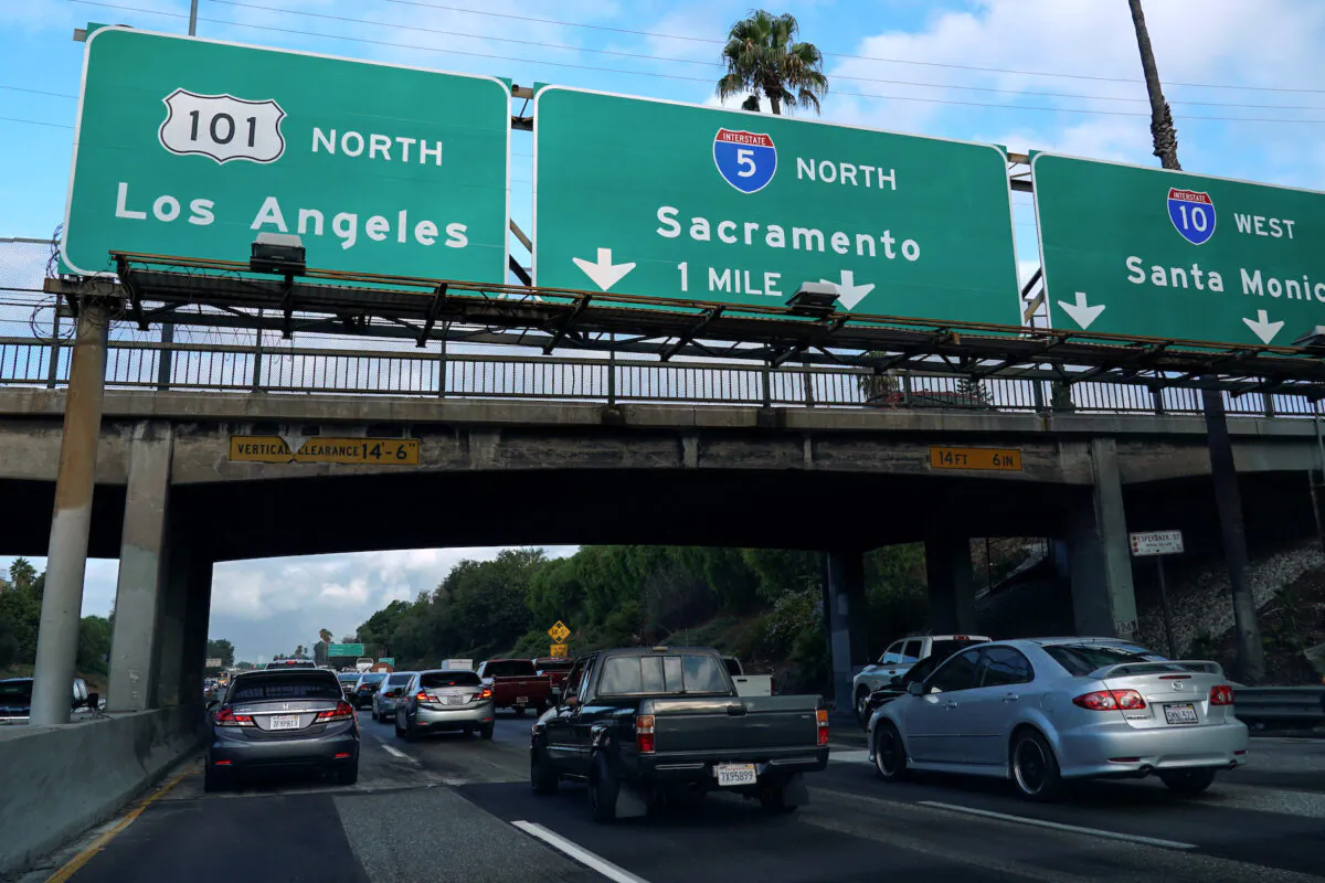 Morning traffic makes its way along a Los Angeles freeway in Los Angeles on Sept. 19, 2019. (Mike Blake/Reuters)