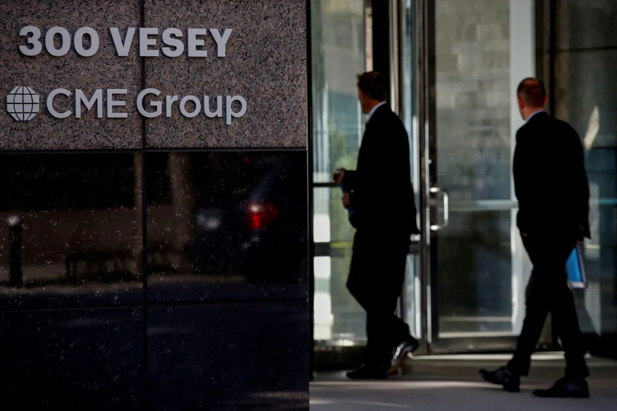 Men enter the CME Group offices in New York, on Oct. 18, 2017. (Brendan McDermid/Reuters)