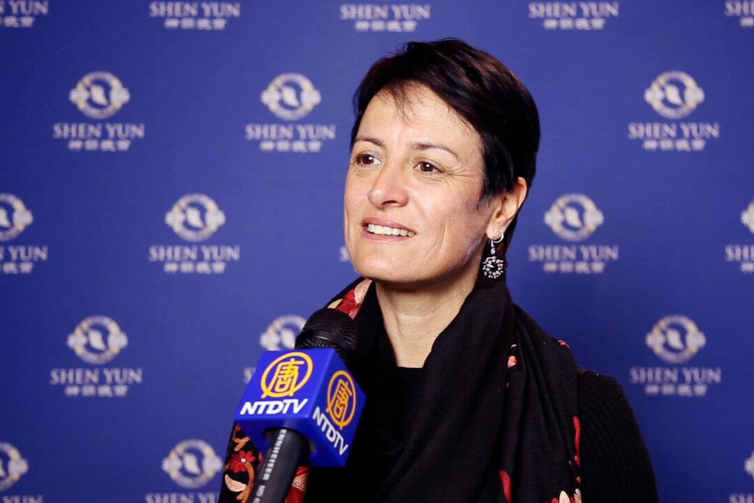 Tanya Acevedo at the Shen Yun Performing Arts performance at Musical Dome Köln on Jan. 9, 2022. (NTD)