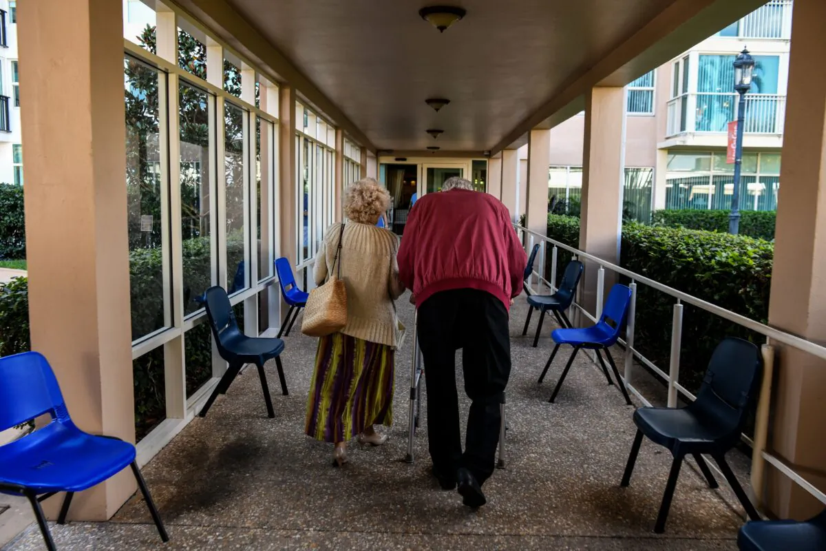 Elderly residents at a retirement community in Pompano Beach, Fla., on March 21, 2020. (Chandan Khanna/AFP via Getty Images)