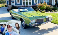 Man Tracks Down His Late Mother’s Car From 1971 and Buys It, Finds Her Sunglasses Inside