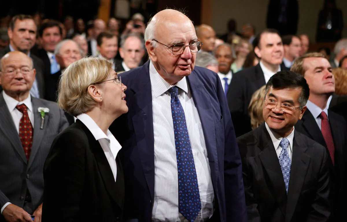 (L-R) Harvard Law Professor Elizabeth Warren talks with White House Economic Recovery Advisory Board Chairman Paul Volker and Commerce Secretary Gary Locke before the signing ceremony for the financial reform bill at the Ronald Reagan Building and International Trade Center in Washington, D.C., on July 21, 2010. (Chip Somodevilla/Getty Images)

