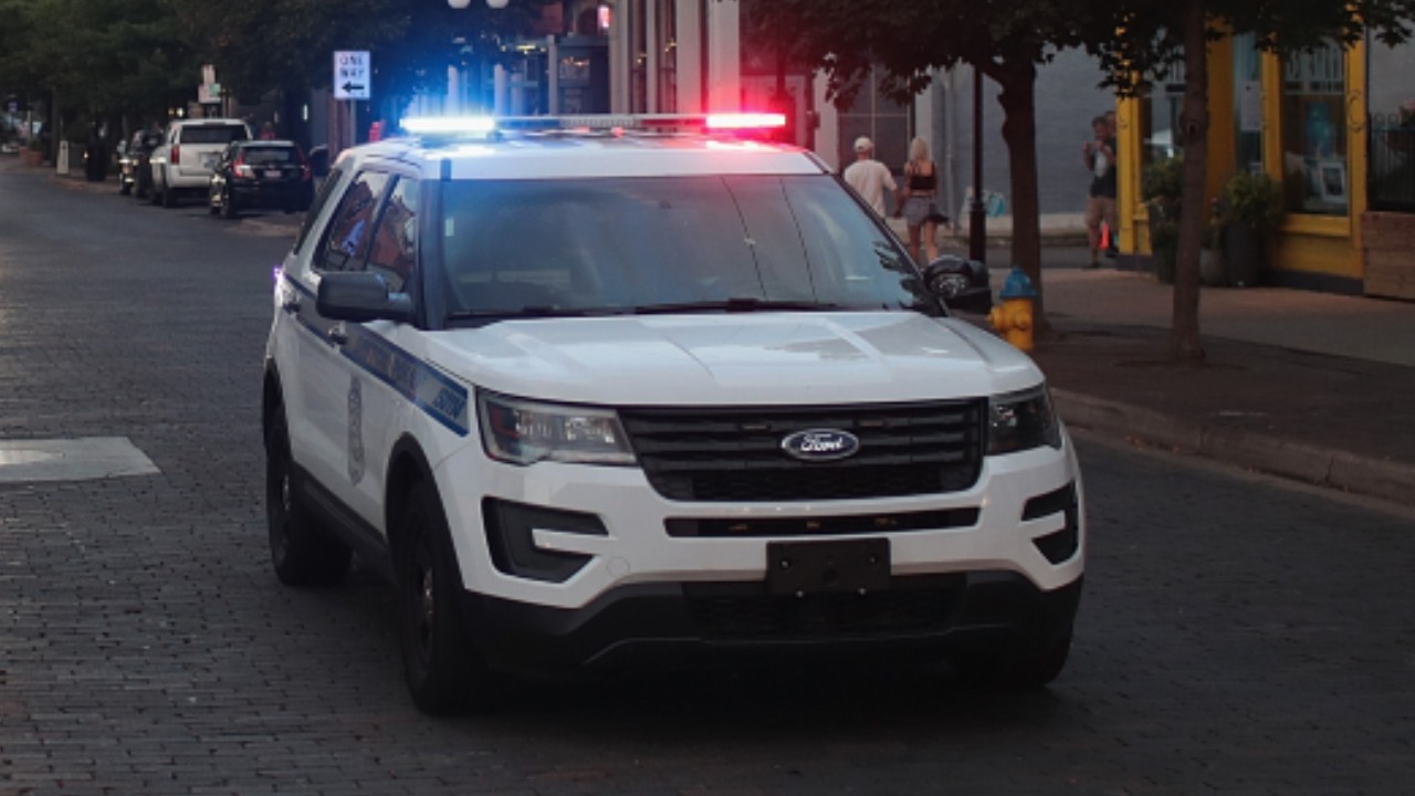 Ohio Officer Killed Trying to Stop Fleeing Car on Highway - Vimarsana News