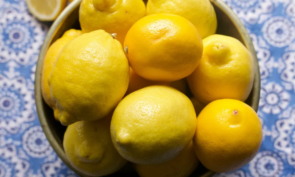 Bonus: Lemons double as cheery seasonal decor. A big bowl in the center of the table makes a casually elegant accent, while small bowls scattered about add a touch of whimsy. (Victoria de la Maza)
