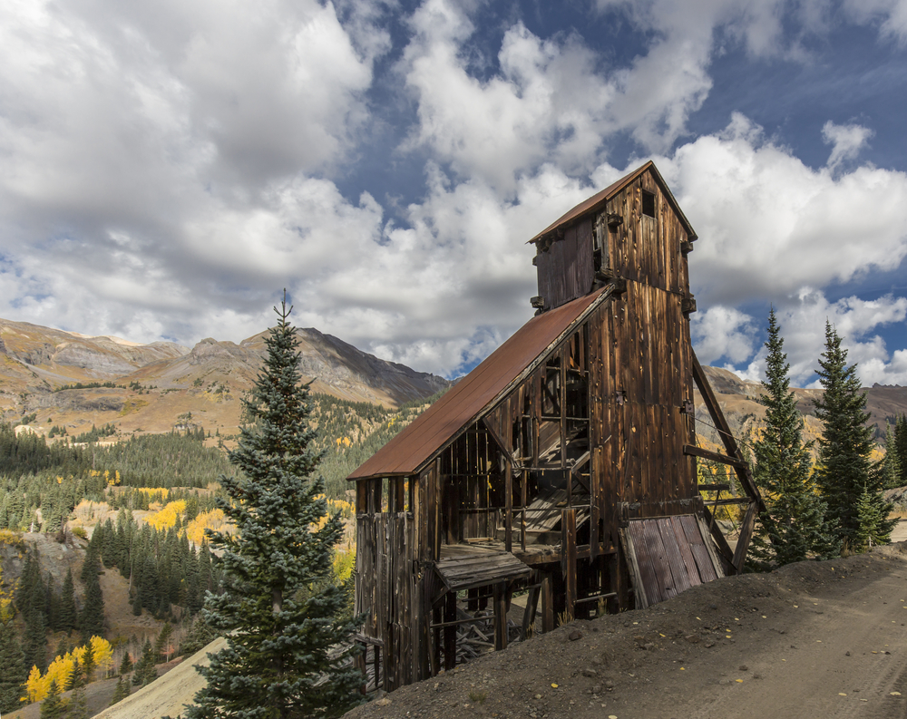 Mine,Ruins,In,The,Fall,Foliage,,Red,Mountain,Pass,,Ouray,