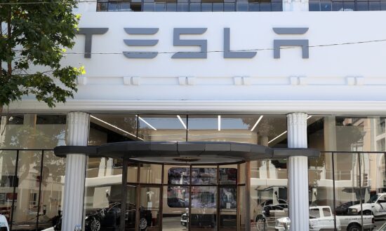 California DMV Reviewing Approach to Regulating Tesla’s Public Self-Driving Test: Report