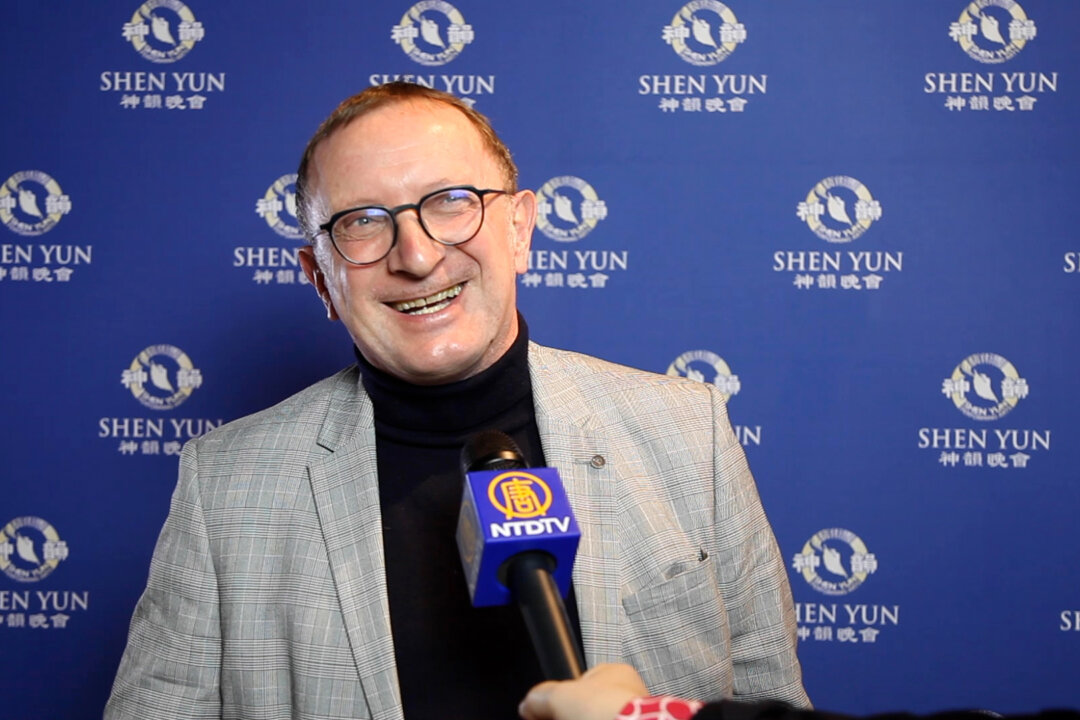 Uwe Mies at the Shen Yun Performing Arts performance at Musical Dome Köln ,on Jan. 5, 2022. (NTD)