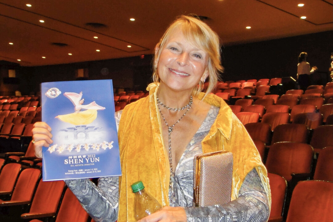 Katy Boyer at the Shen Yun Performing Arts performance at Times-Union Center for the Performing Arts, in Jacksonville, on Jan. 12, 2022. (Teng Dongyu/The Epoch Times)