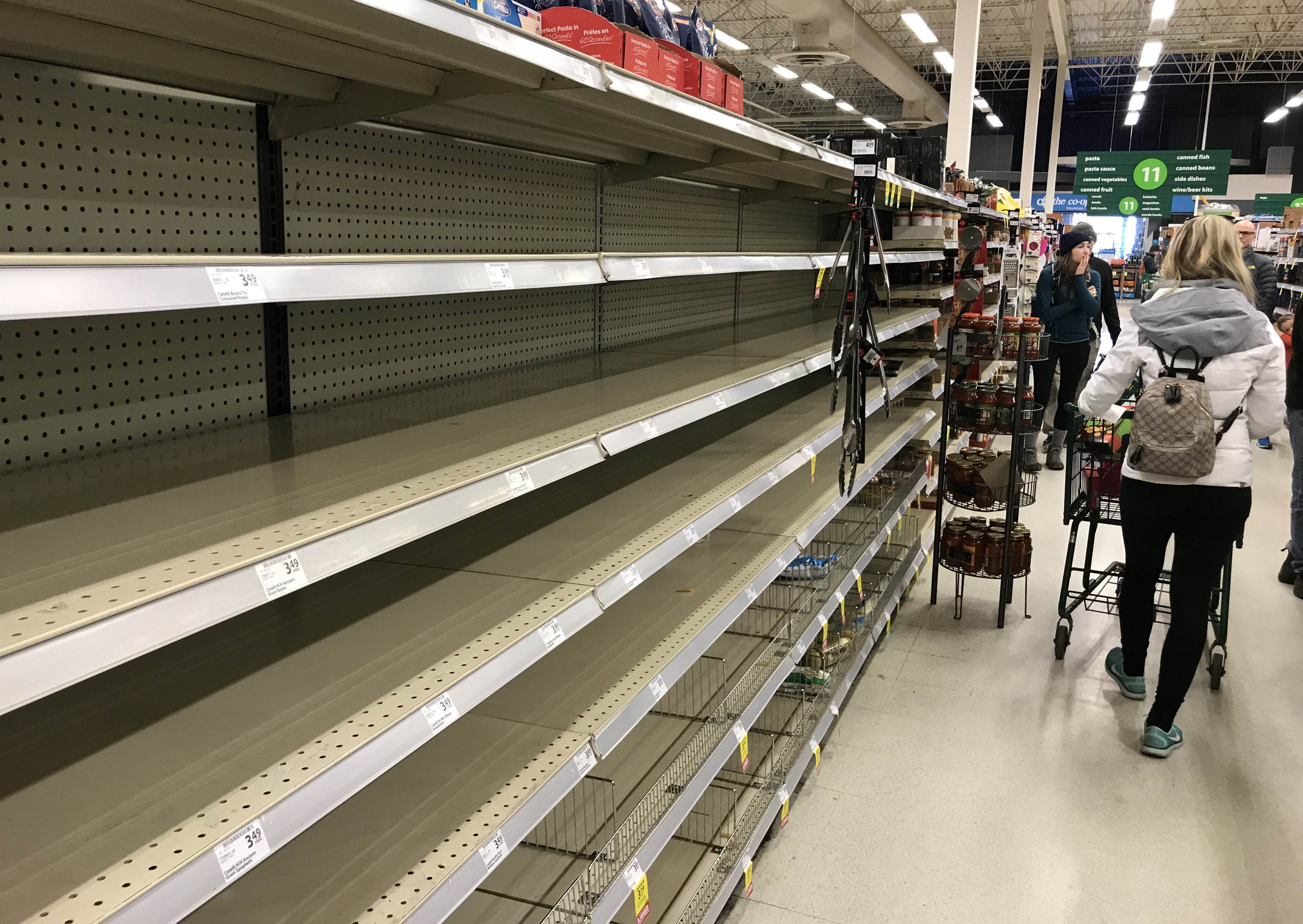 Industry Insiders Concerned Ottawa's Vaccine Mandate on Truckers Will Lead to Labour Shortage, Shelves 'Empty' at Grocery Stores - Vimarsana News