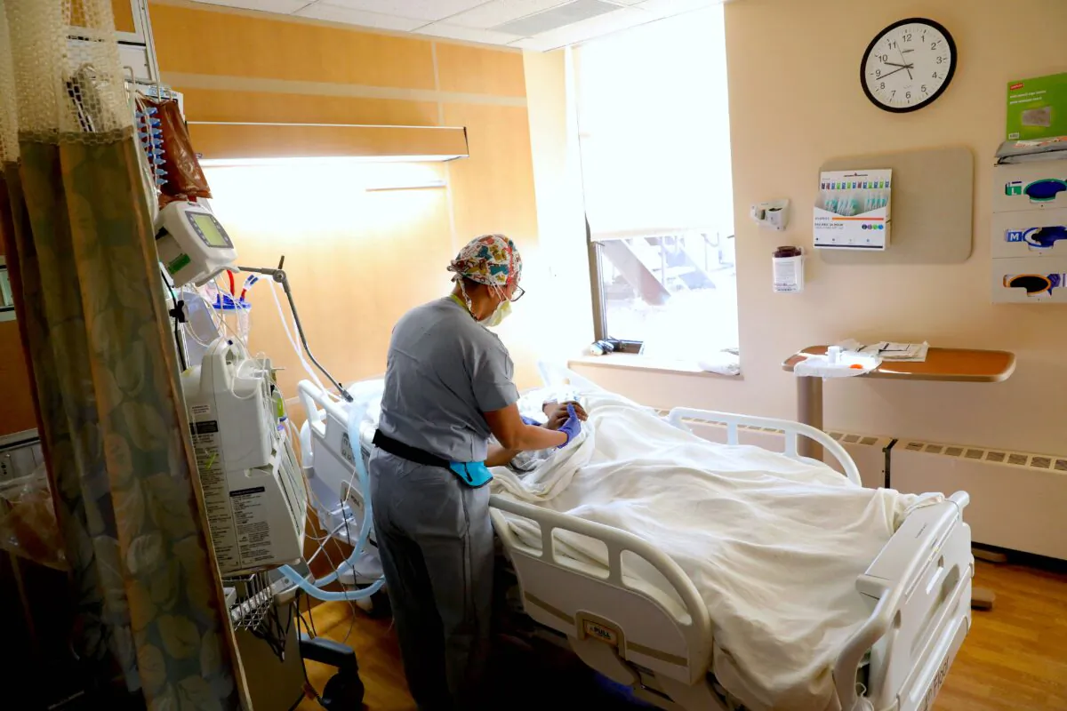A nurse tends to a patient on a ventilator at Beaumont Hospital in Dearborn, Michigan, on Dec. 17, 2021. (JEFF KOWALSKY/AFP via Getty Images)
