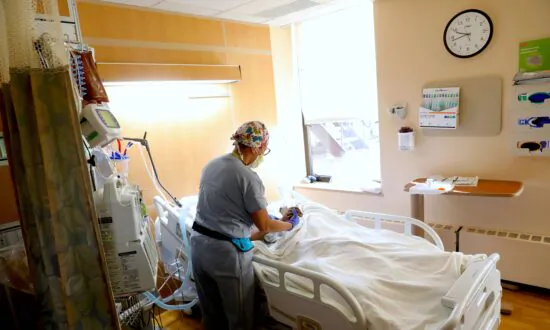 Nearly 1,900 Ontario Nurses Commuting to Work in Michigan: Report