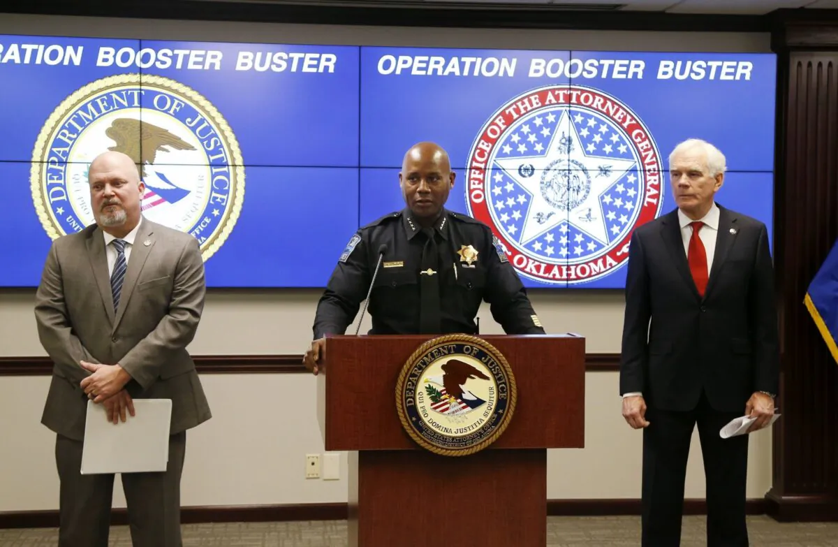 Tulsa Police chief Wendell Franklin announces the break up of a large scale theft ring in Tulsa, Okla., on Jan. 13, 2022. (Stephen Pingry/Tulsa World via AP)