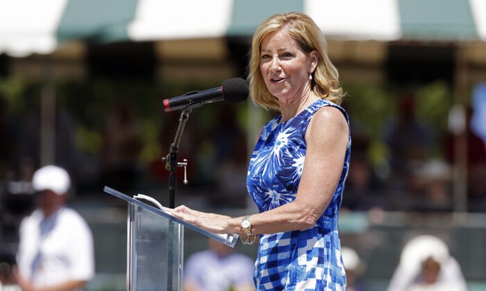 Chris Evert speaks during the induction ceremony at the International Tennis Hall of Fame in Newport, R.I., on July 12, 2014. (Michael Dwyer/AP Photo)