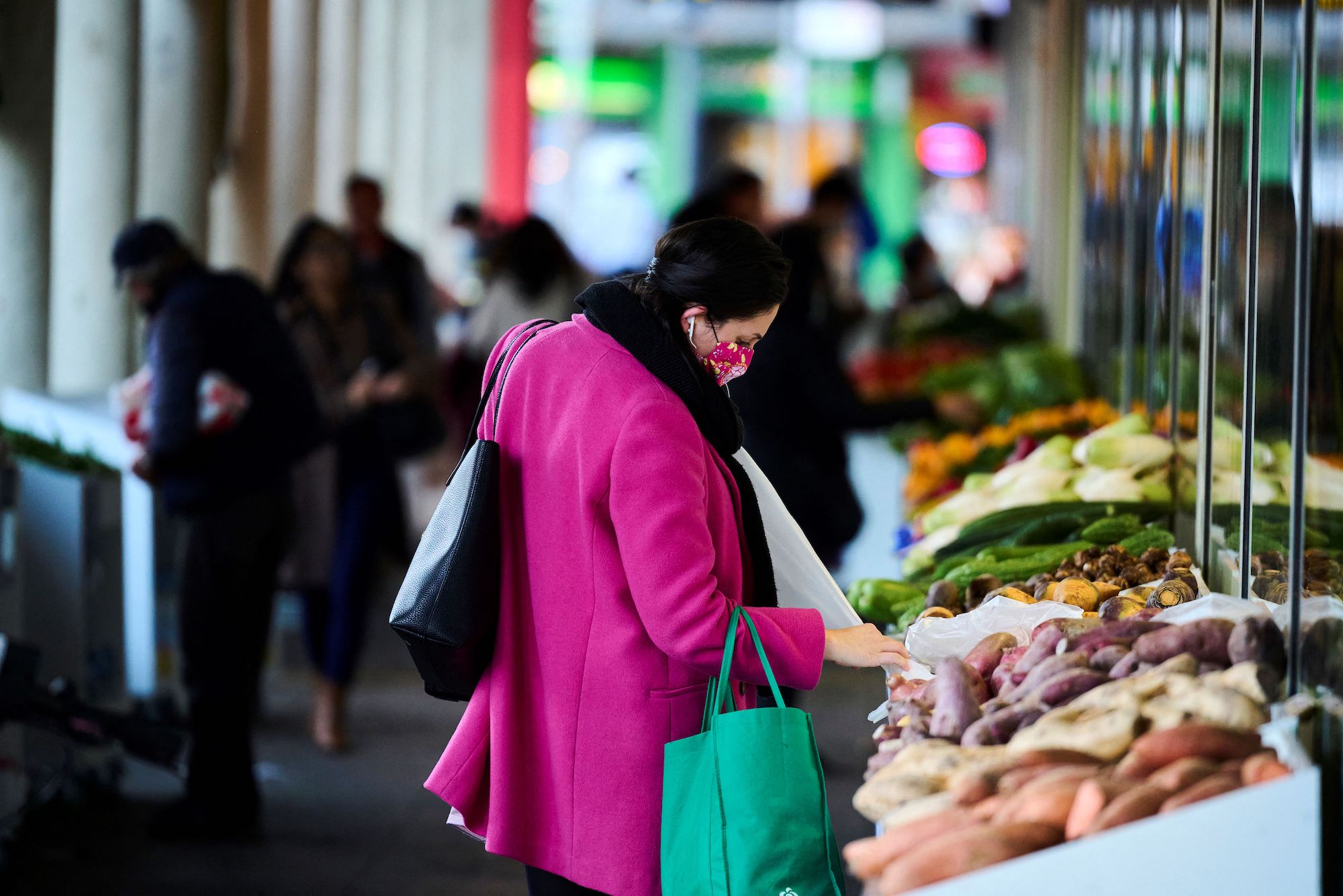 Independent Aussie Grocers Keep Shelves Stocked - Vimarsana News