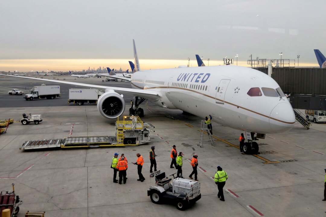 FAA Sets Rules for Some Boeing 787 Landings Near 5G Service