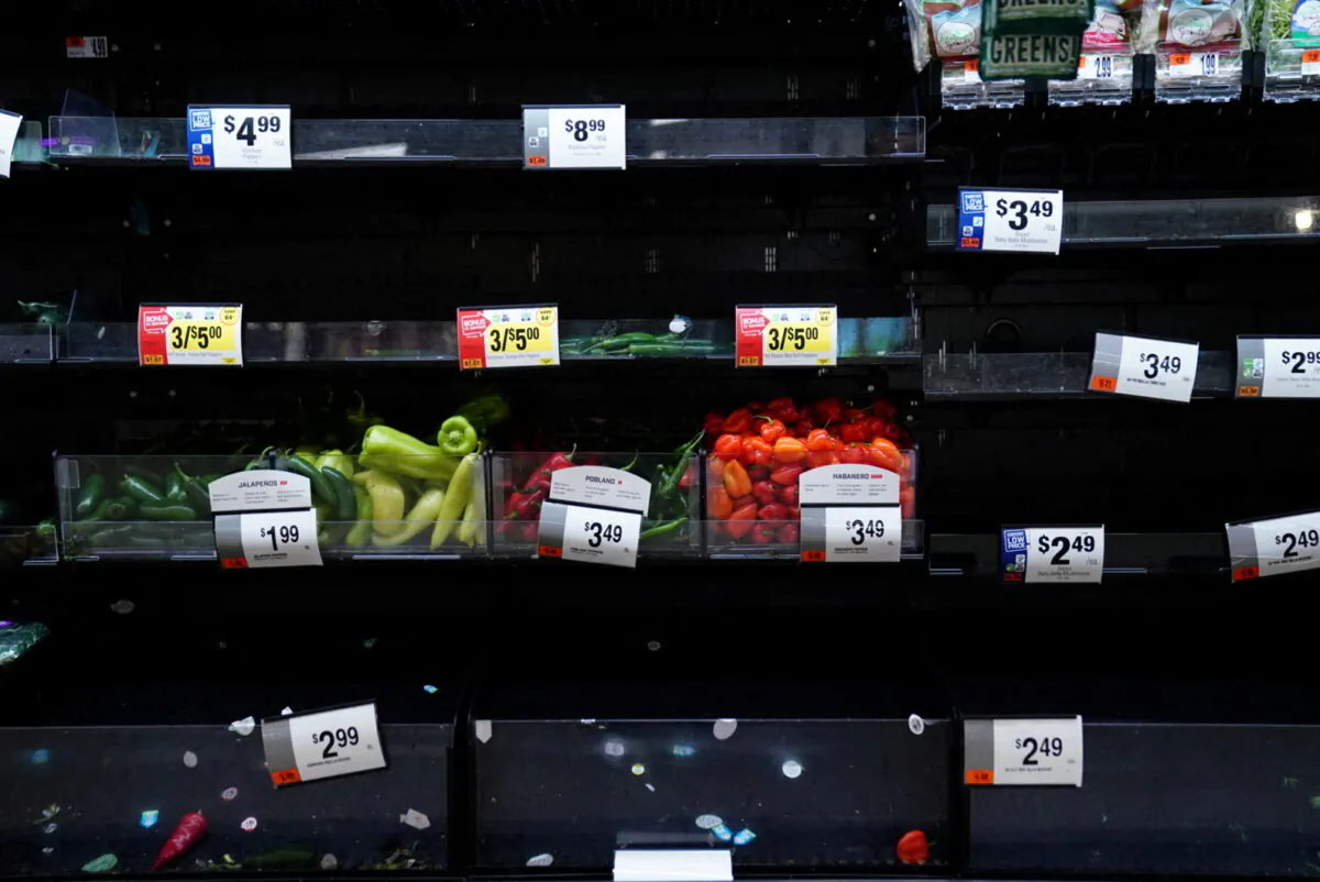 Produce shelves are seen nearly empty at a Giant Food grocery store, as the United States continues to experience supply chain disruptions, in Washington on Jan. 9, 2022. (Sarah Silbiger/Reuters)
