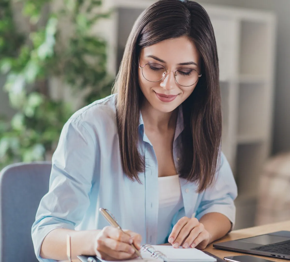 Making a prioritized list lets you focus on the important tasks, and allows you to better manage your day. (Shutterstock)