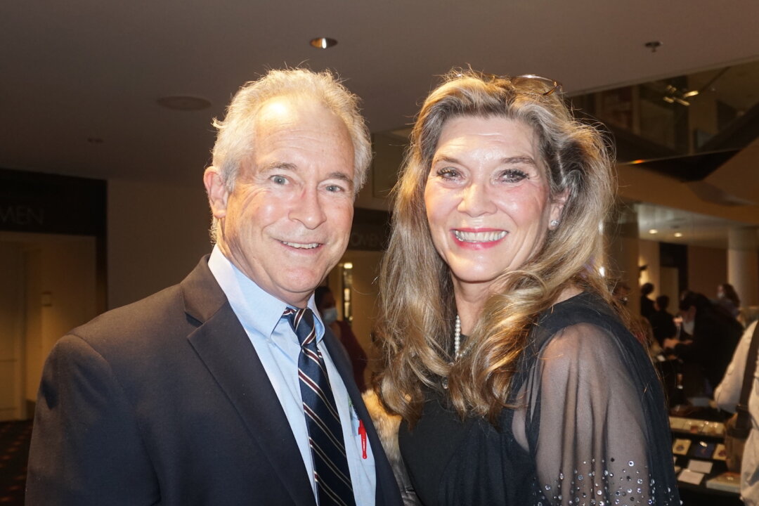 Dr. Mark Sibley and Barbara Robinson at the Jan. 15 matinee of Shen Yun in Little Rock, Ark. (Yawen Hung/The Epoch Times)